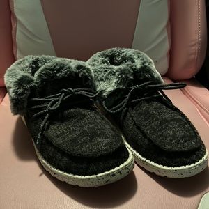 Women’s furry Hey Dudes